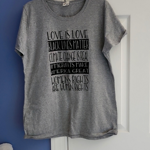 Graphic T-Shirt - Picture 1 of 3